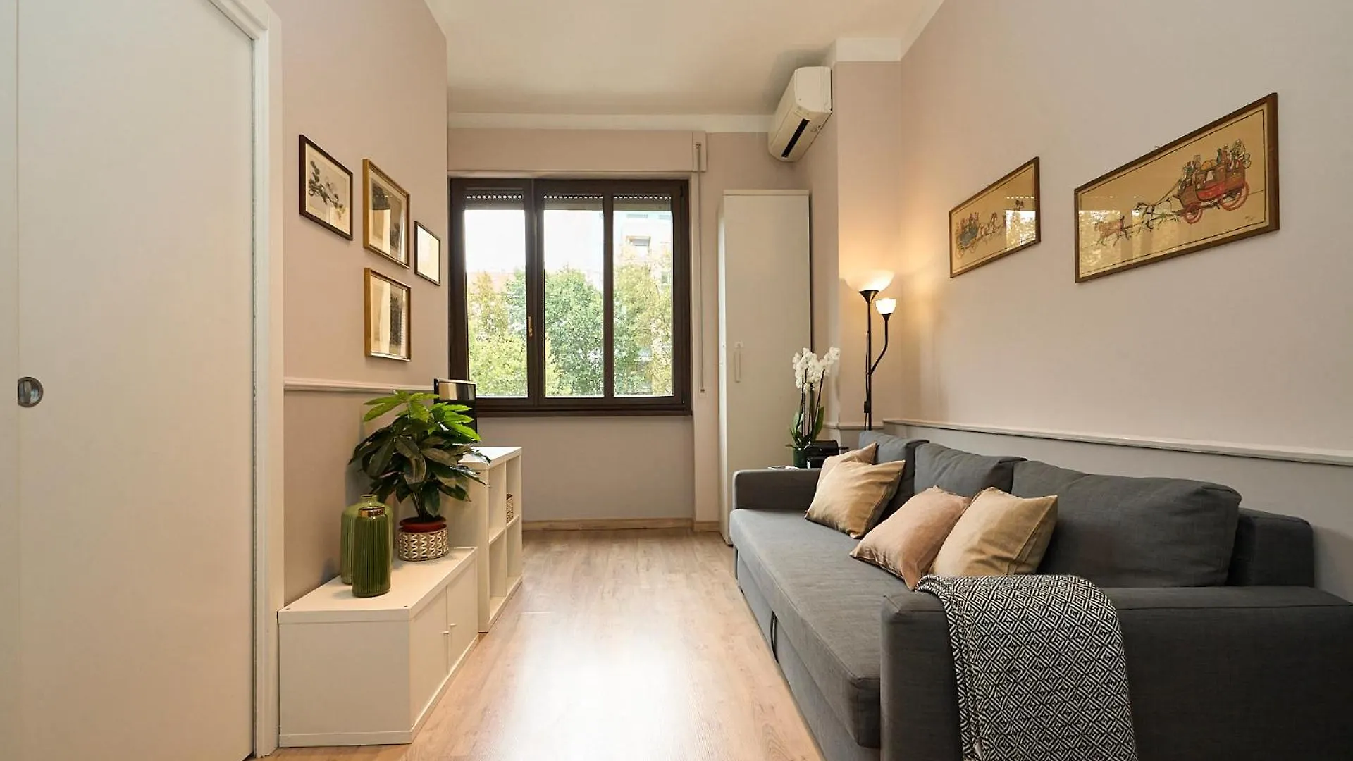 Duomo Design Cube - 10 Minutes Walk From Brera Apartment Milan Italy